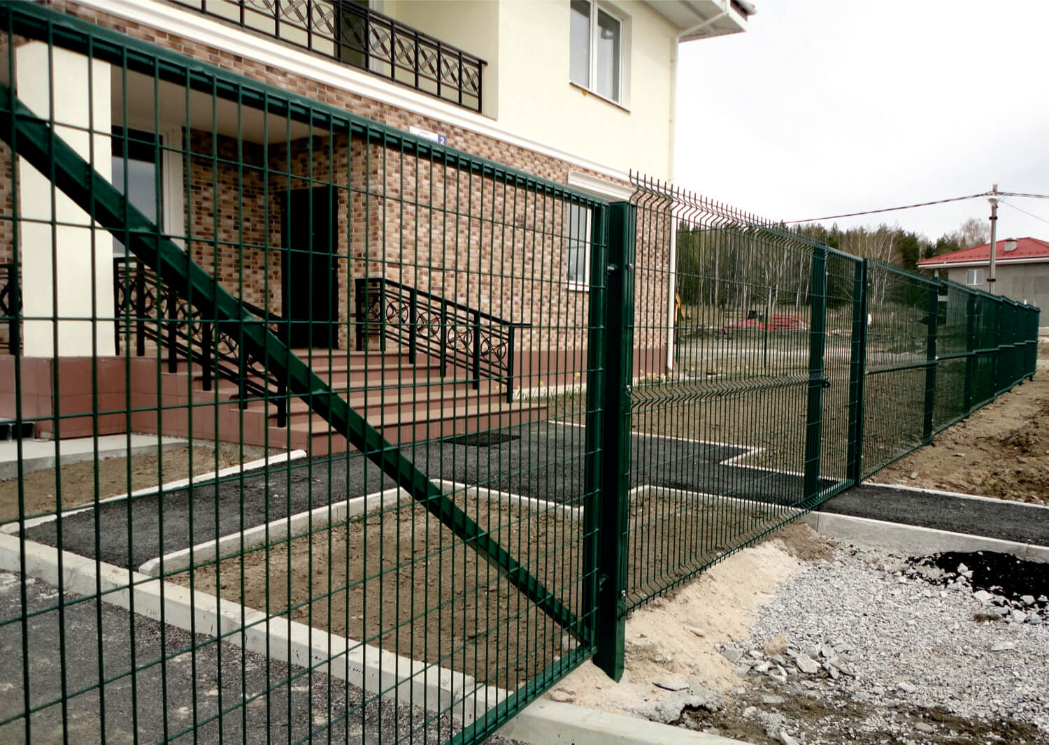 Купить Забор из сварной сетки зеленого цвета в Москве по цене от 950 руб. Забор из сварной сетки зеленого цвета купить Москва